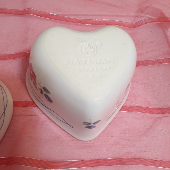 Vintage USA Pfaltzgraff Heart Shaped Bowl Set of Two Floral on White - Picture 7 of 11